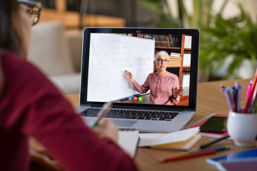 How To Balance Online Learning With College Assignments