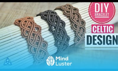 Making macrame bracelet